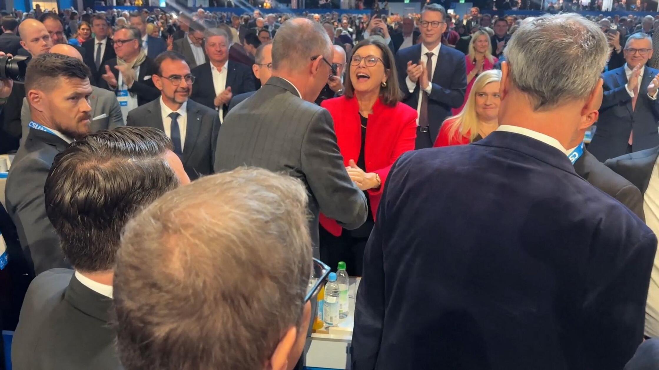 Kanzler sorgt für den emotionalsten Moment auf CSU-Parteitag: Die große ...