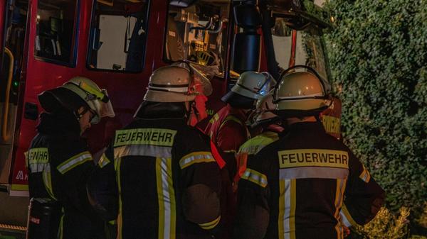 In Lichtenau-Büschelbach (Kreis Ansbach) ist es auf einem landwirtschaftlichen Anwesen am Samstagabend, 24. Oktober, zu einem folgenschweren Brand gekommen.