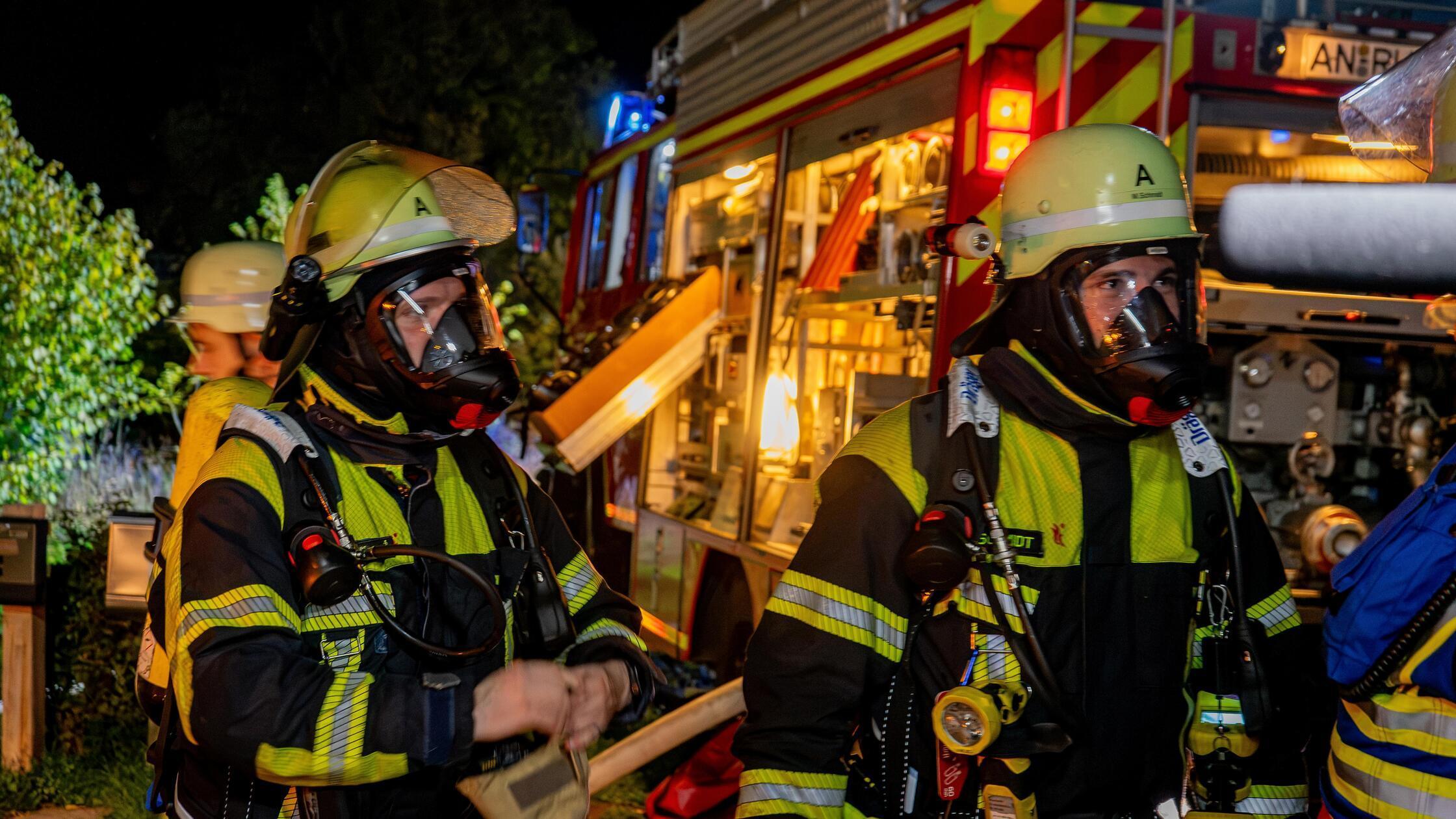 Die betroffene landwirtschaftliche Halle wurde durch das Feuer jedoch massiv beschädigt.