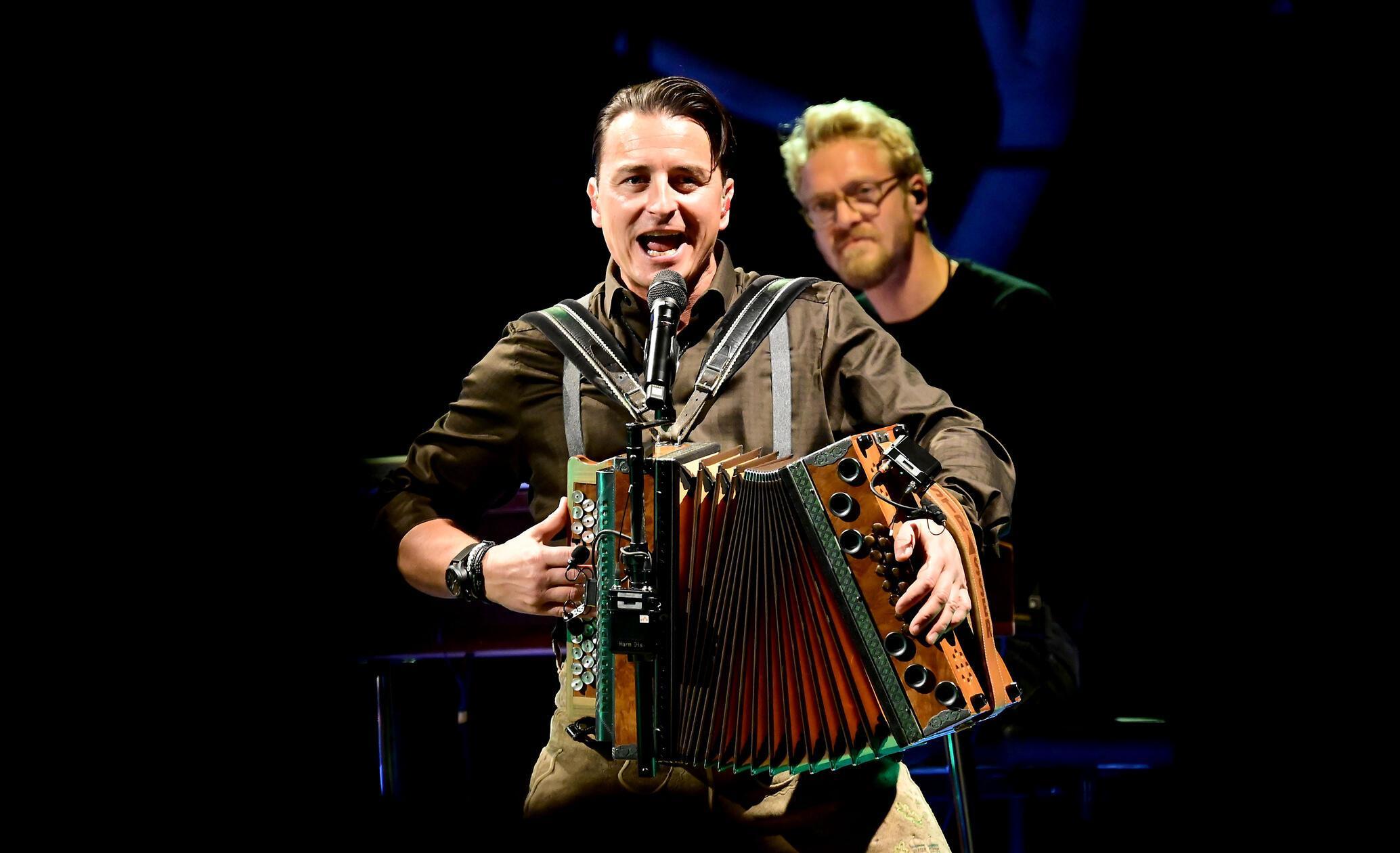 Der "Volks-Rock‘n‘Roller" spielte dort ein exklusives Akustik-Konzert. 