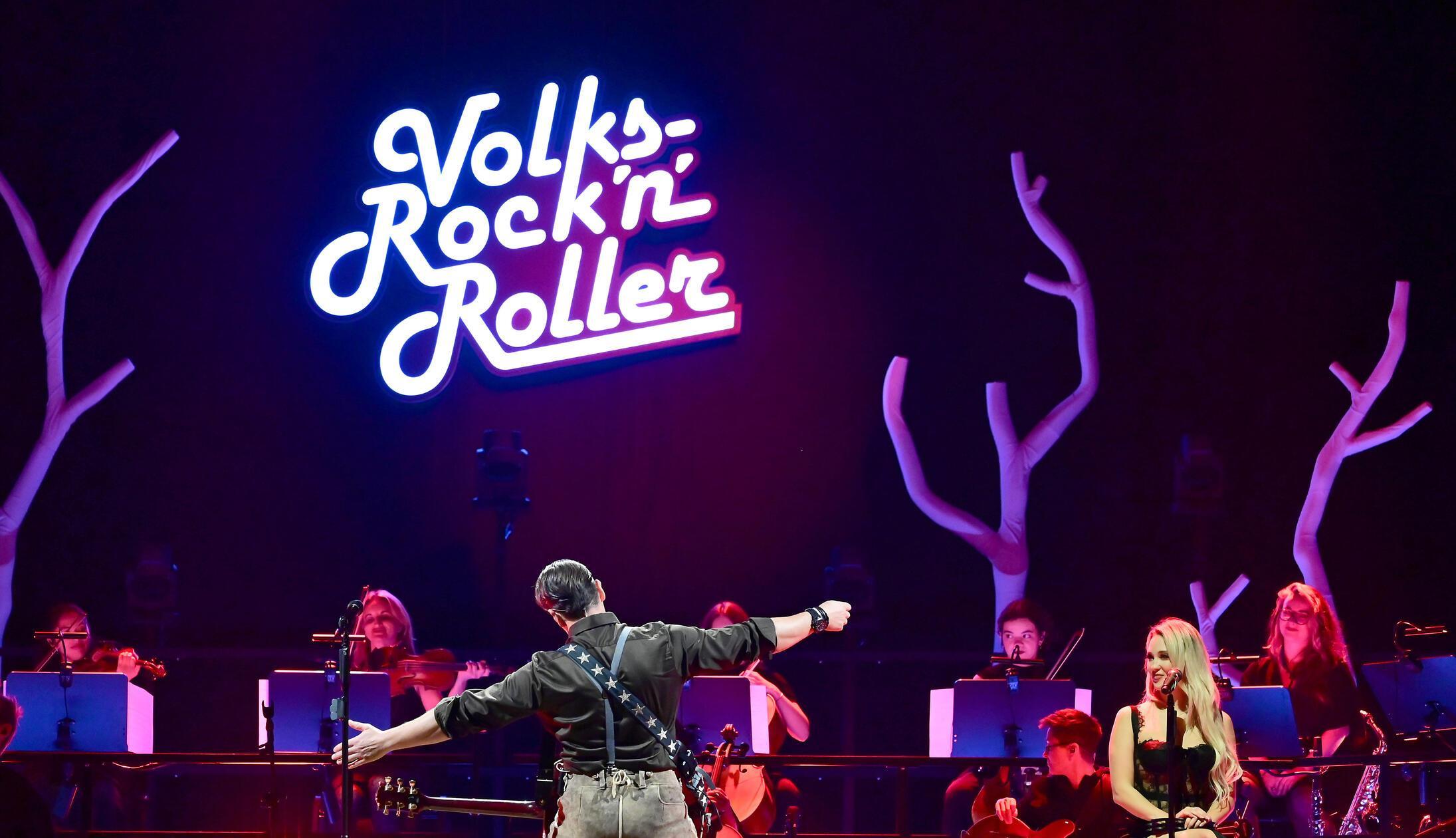 Natürlich standen an diesem Abend auch die großen Hits des Österreichers auf der Setlist: „Hulapalu“, „I sing a Liad für di“ oder auch „Amoi seg' ma uns wieder“.                   