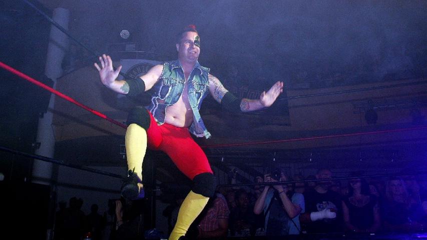 Unter den Fightern waren auch einige Urgesteine der Trash-Wrestling-Szene, wie etwa Red Rooster von den Ugly Uglybirds.