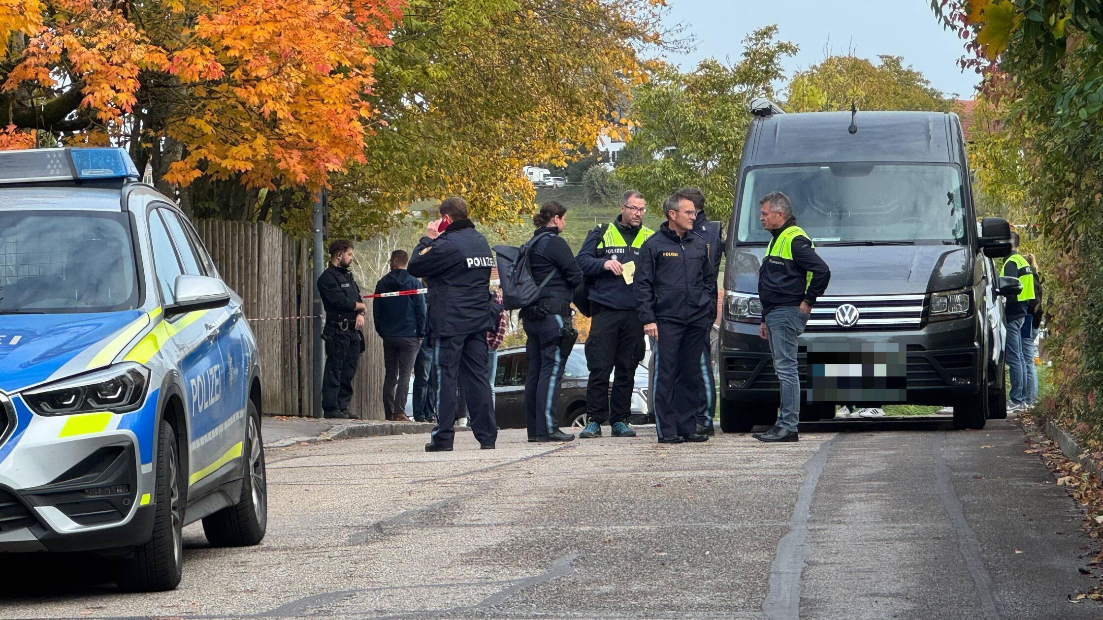 Nach Schüssen an einer Haustür im niederbayerische