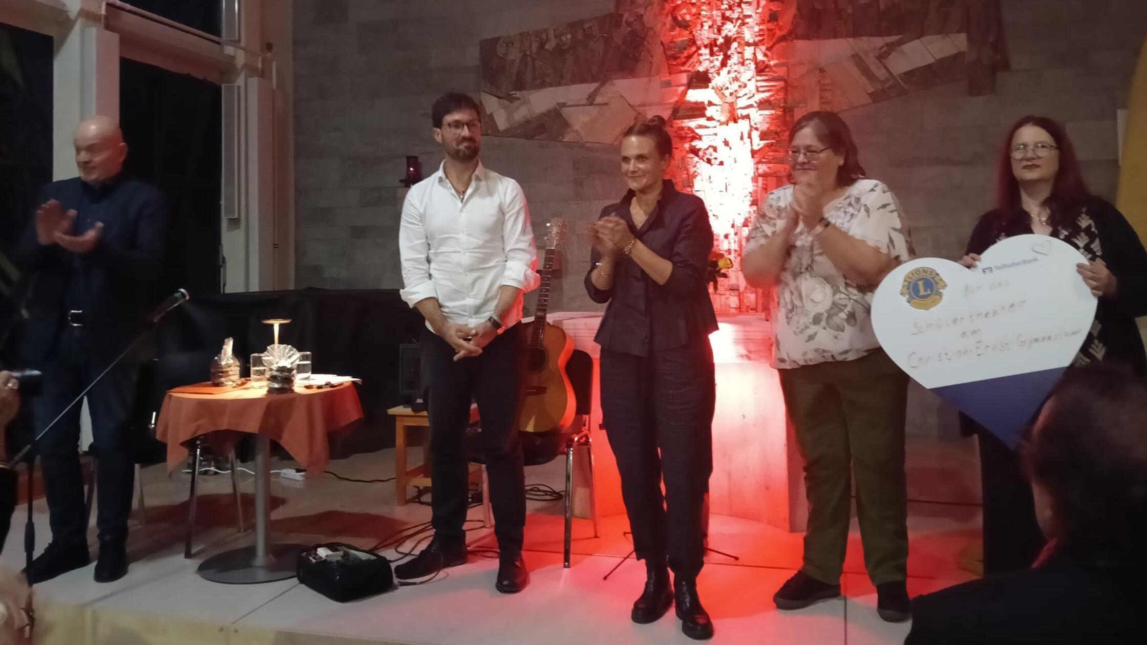 Schauspielkunst trifft Live-Musik in Erlangen: Benefizabend sammelt für ...