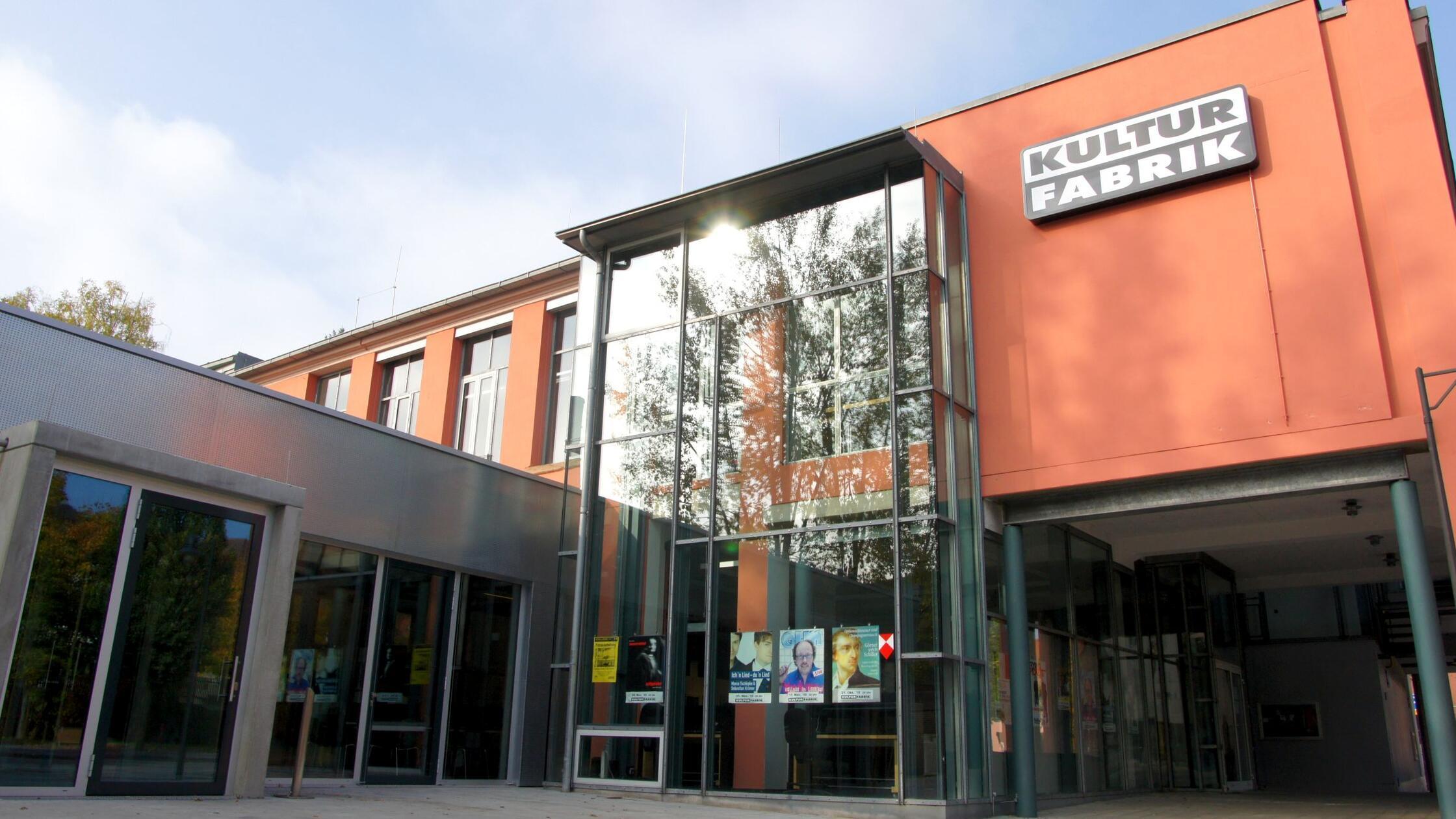 kufa_außen_cafe.jpg