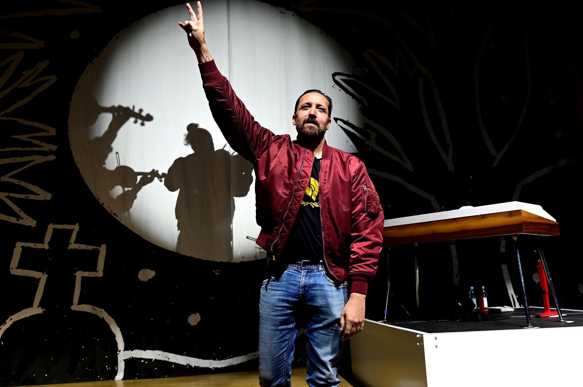 Antifaschist am Klavier: Die besten Bilder des Konzerts von Danger Dan ...
