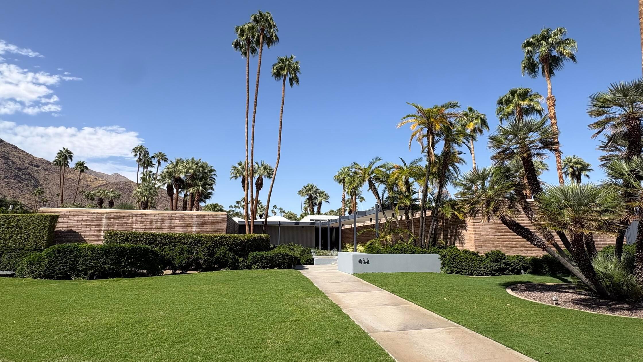 Es zog viele weitere Stars nach Palm Springs, dieses Haus gehörte einst der Schauspielerin und Musikerin Dina Shore.