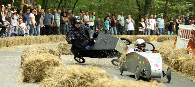 Heiße Reifen, coole Stunts: Das Seifenkistenrennen am Schmausenbuck
