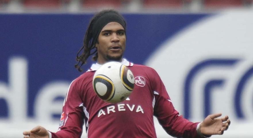 Der Innenverteidiger, der im Januar 2008 als 18-Jähriger für 12,3 Millionen Euro Ablöse vom FC Sao Paulo nach München gewechselt war, stellte seine Ballfertigkeit für seinen neuen Arbeitgeber rasch unter Beweis.