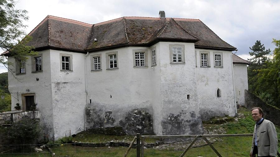 Freiherr von Pölnitz renoviert Schloss Hundshaupten