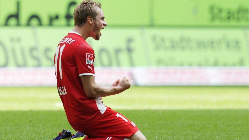 Dafür wechselt Maximilian Beister von Aufsteiger Fortuna Düsseldorf an die Elbe. Der U21-Nationalspieler war bereits seit 2010 vom HSV an die Fortuna ausgeliehen und kehrt nun mit der Empfehlung von 18 Toren in 56 Zweitliga-Spielen in den Norden zurück.