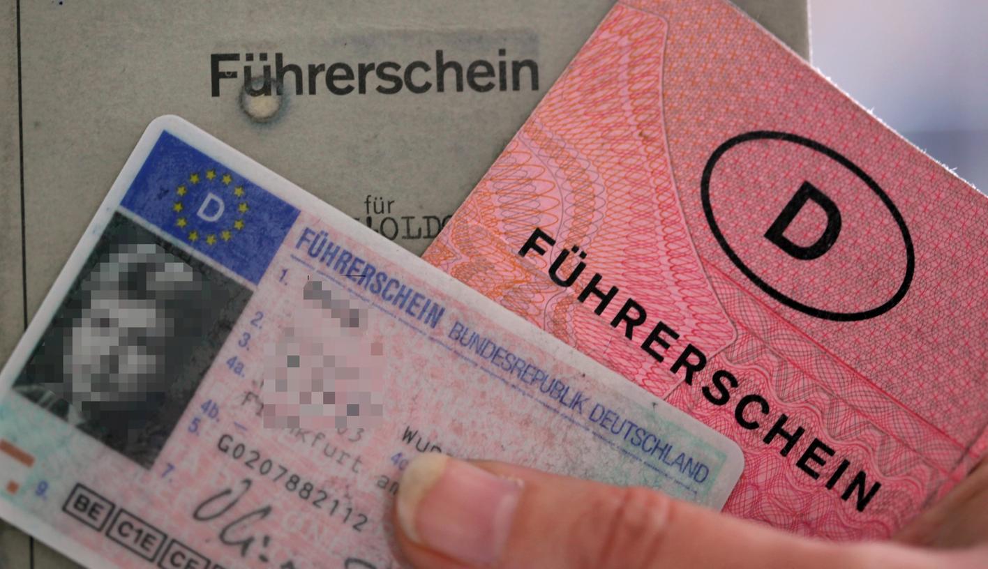Karte statt Lappen: Wer einen Führerschein hat, der vor dem 1. Januar 1999 ausgestellt wurde, muss ihn bis Ende 2021 umtauschen. 