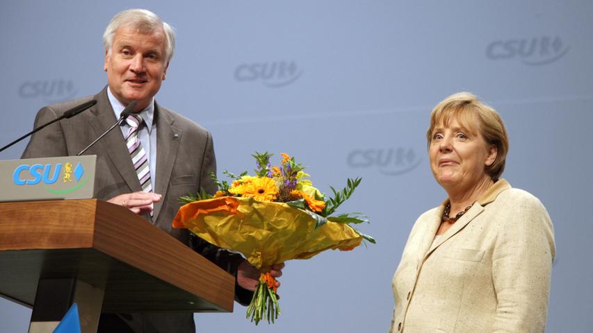 2011 war Angela Merkel beim CSU-Parteitag in Nürnberg zu Gast und bekam sogar Blumen von Horst Seehofer.