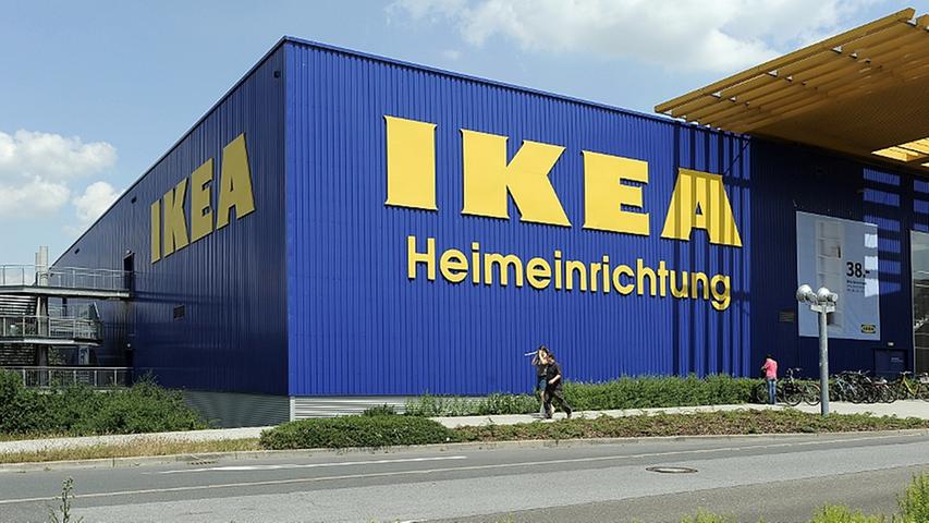 Das schwedische Möbelhaus Ikea setzt auf kleinere Pop-up-Stores in Innenstädten. Der erste öffnet im November in Wolfsburg. In den Stores kann man Möbel direkt mitnehmen, sie sich nach Hause oder sie in einen großen Ikea-Store zum Abholen liefern lassen. 