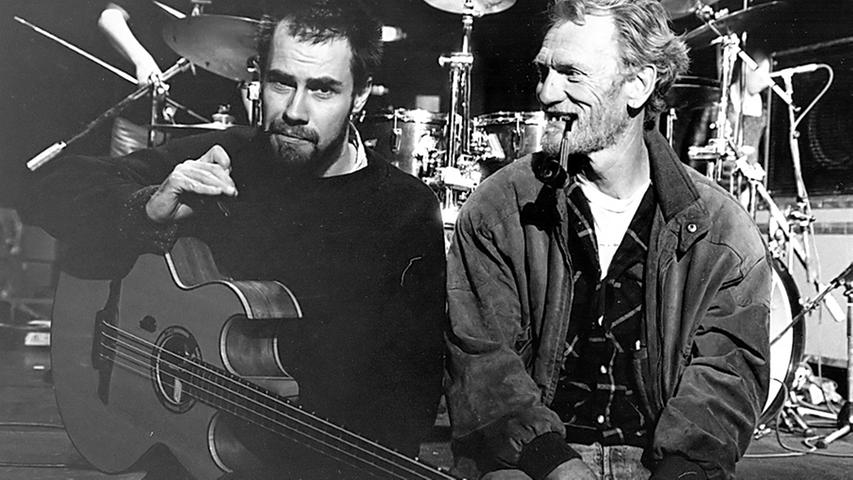 Er galt als einer der besten Schlagzeuger der Welt. Zusammen mit Gitarrengott Eric Clapton gründete der temperamentvolle Virtuose die Superband Cream und stand bis ins hohe Alter auf der Bühne, wie hier in der Kulturfabrik (rechts). Am 6. Oktober starb Ginger Baker im Alter von 80 Jahren.