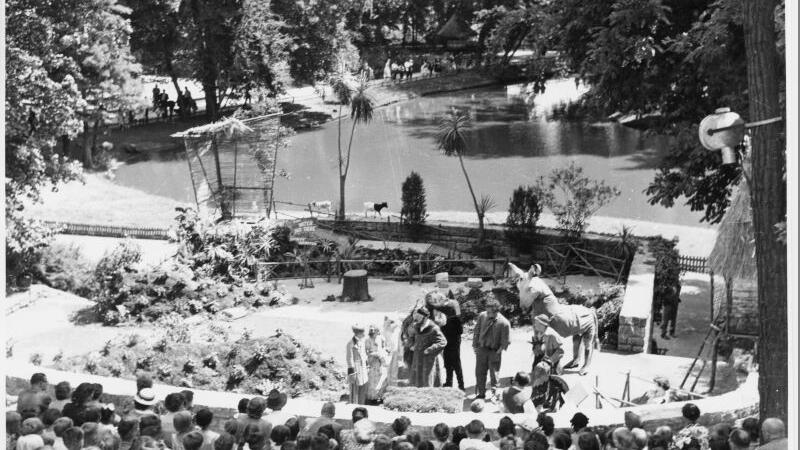 Bilder aus der Sonderausstellung zum Stadtparkjubiläum - Freilichtbühne 1951