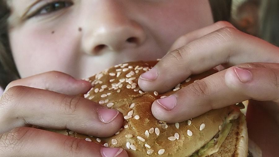 Jedes siebte Kind in Deutschland ist laut Robert-Koch-Institut übergewichtig oder fettleibig.