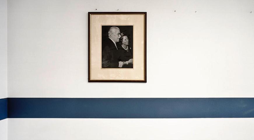 In einem Büro der Einkaufsabteilung in der Tillystraße in Nürnberg hängt noch ein Bild der Quelle-Gründer Grete und Gustav Schickedanz. Ansonsten wurde der Raum leergeräumt.
