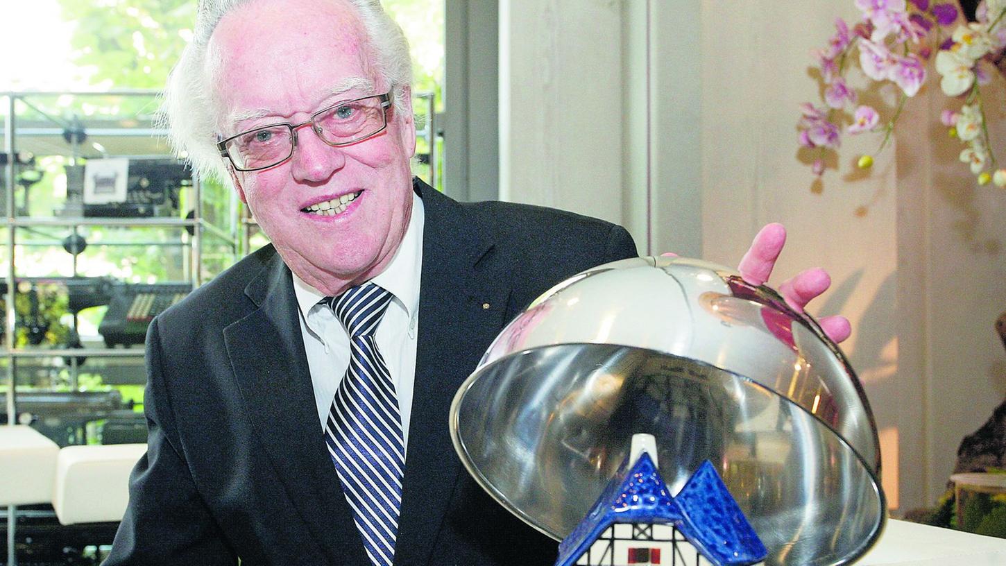 Pellerhof Oskar Schlag spendet