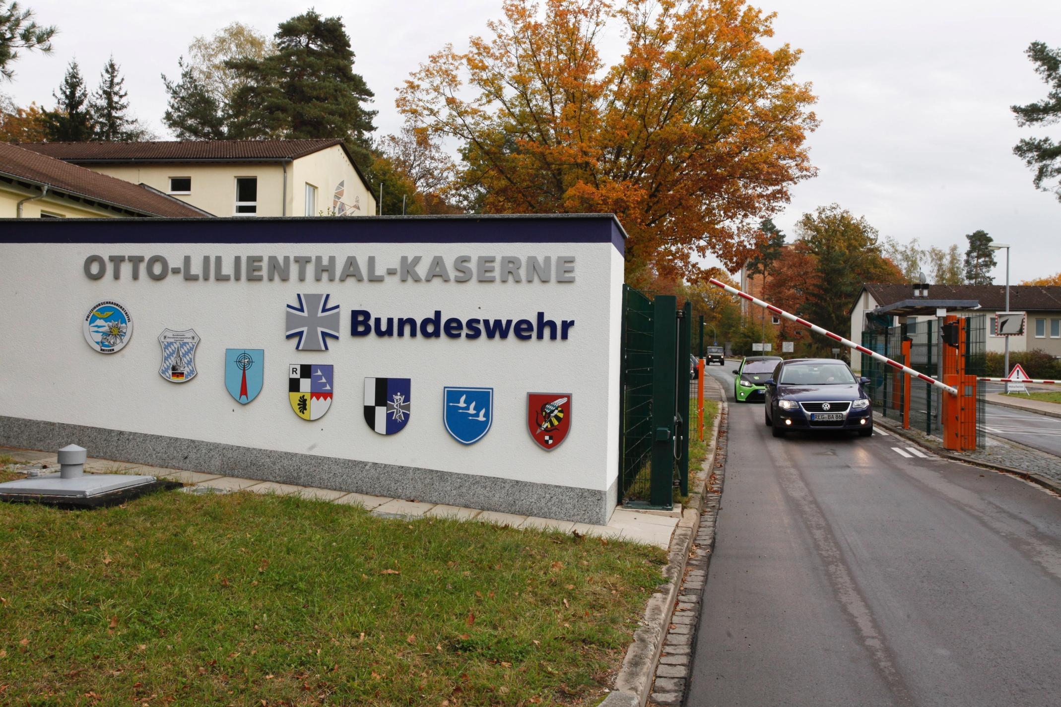 Die Otto-Lilenthal-Kaserne in Roth hatte bis Anfang der 2010er Jahre rund 2800 Dienstposten und gehörte damit zu den größten Bundeswehrstandorten in Bayern. Nach der Bundeswehrreform blieben nur noch 540 davon erhalten.