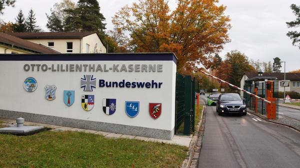 Die Otto-Lilenthal-Kaserne in Roth hatte bis Anfang der 2010er Jahre rund 2800 Dienstposten und gehörte damit zu den größten Bundeswehrstandorten in Bayern. Nach der Bundeswehrreform blieben nur noch 540 davon erhalten.