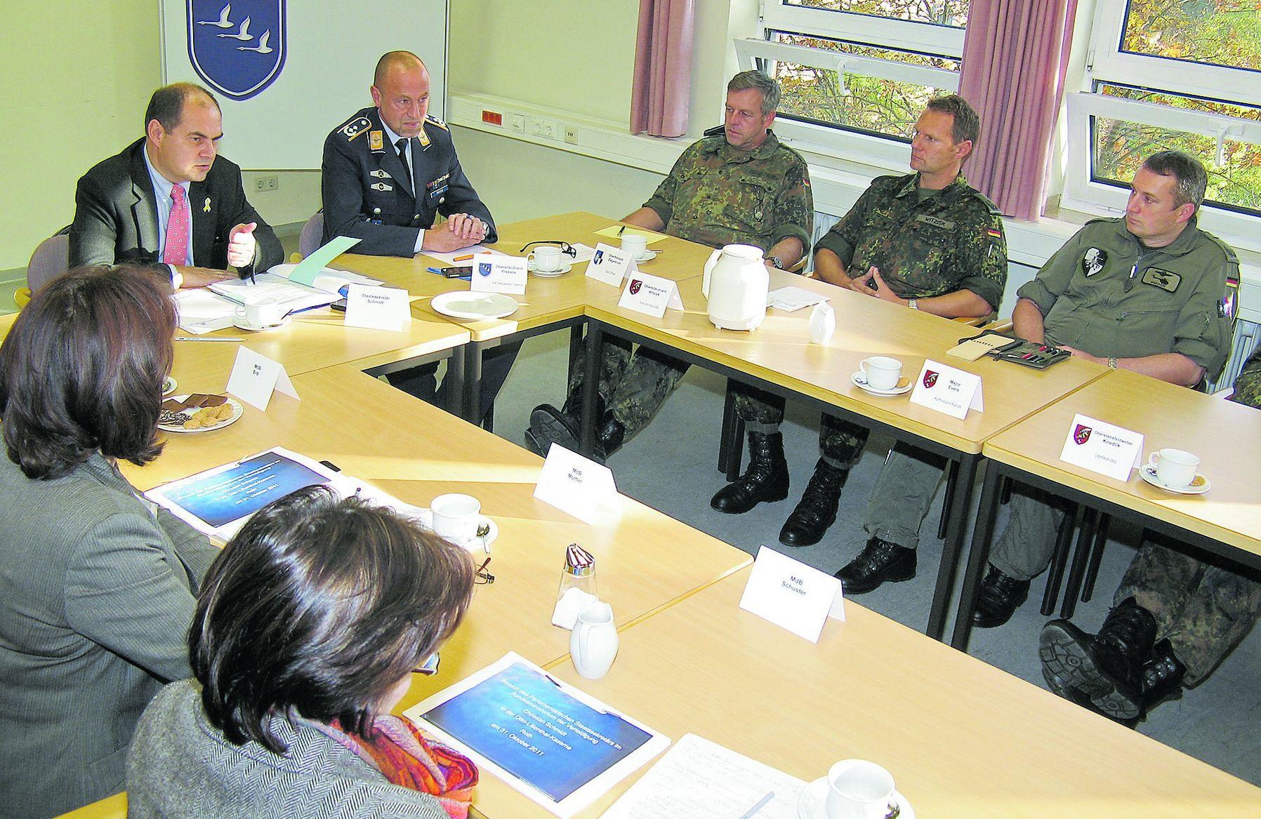 Roth Politiker Versprechen Rother Soldaten Hilfe Roth