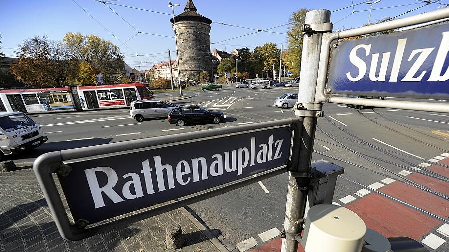 Diverse Straßenbauarbeiten schränken den Busverkehr am Rathenauplatz Mitte August vorübergehend ein.