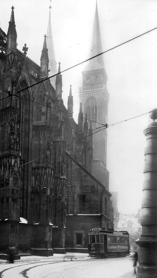 Historische Bilder: Als die Straßenbahn vor St. Sebald hielt 