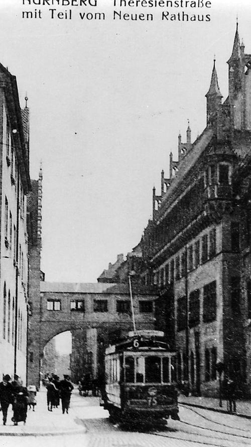 Historische Bilder: Als die Straßenbahn vor St. Sebald hielt 