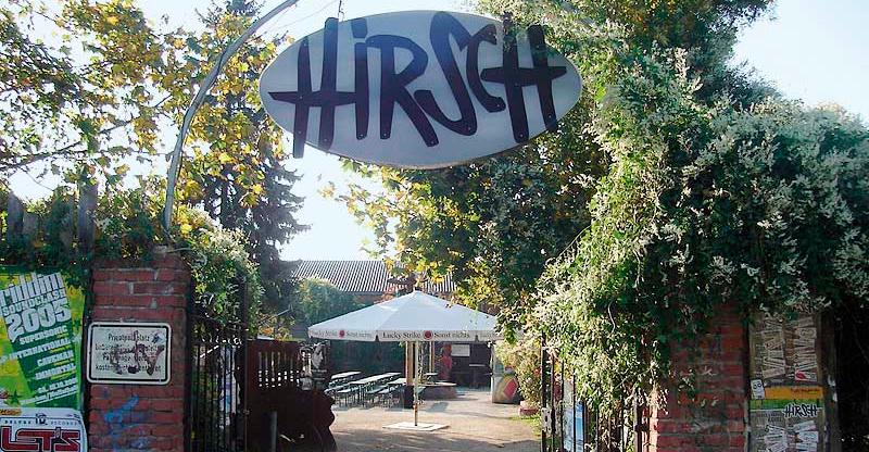 Der Musikclub Hirsch ist seit Jahrzehnten die richtige Adresse für Musikliebhaber jeglicher Genres. In der Vogelweiherstraße sind seit März die Schotten dicht. "Our deer friends, in Coronazeiten ist auch die Situation unseres geliebten Hirsch, eurem Home of Music seit über 25 Jahren, alles andere als rosig. Unser voll bestücktes Programm wurde komplett auf Null gefahren - die Folgen sind immens", schreiben die Betreiber auf Facebook. Auf Startnext kann man das Hirsch unterstützen. Als Dankeschön gibt es exklusive Hirsch-Fanartikel. / Der Hirsch, Vogelweiherstrasse 66 Der Musikclub Hirsch ist seit Jahrzehnten die richtige Adresse für Musikliebhaber jeglicher Genres. In der Vogelweiherstraße sind seit März die Schotten dicht. "Our deer friends, in Coronazeiten ist auch die Situation unseres geliebten Hirsch, eurem Home of Music seit über 25 Jahren, alles andere als rosig. Unser voll bestücktes Programm wurde komplett auf Null gefahren - die Folgen sind immens", schreiben die Betreiber auf Facebook. Auf Startnext kann man das Hirsch unterstützen. Als Dankeschön gibt es exklusive Hirsch-Fanartikel. / Der Hirsch, Vogelweiherstrasse 66