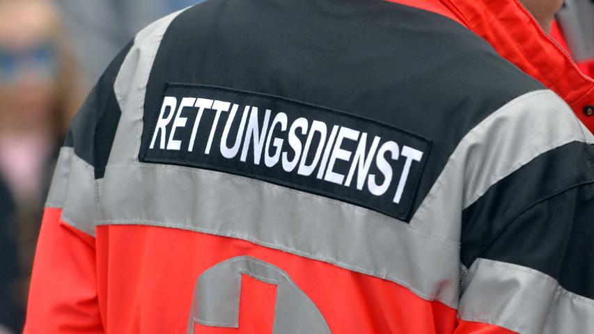 Schwere Kollision auf A73 bei Forchheim: Beifahrerin mit Hubschrauber geborgen