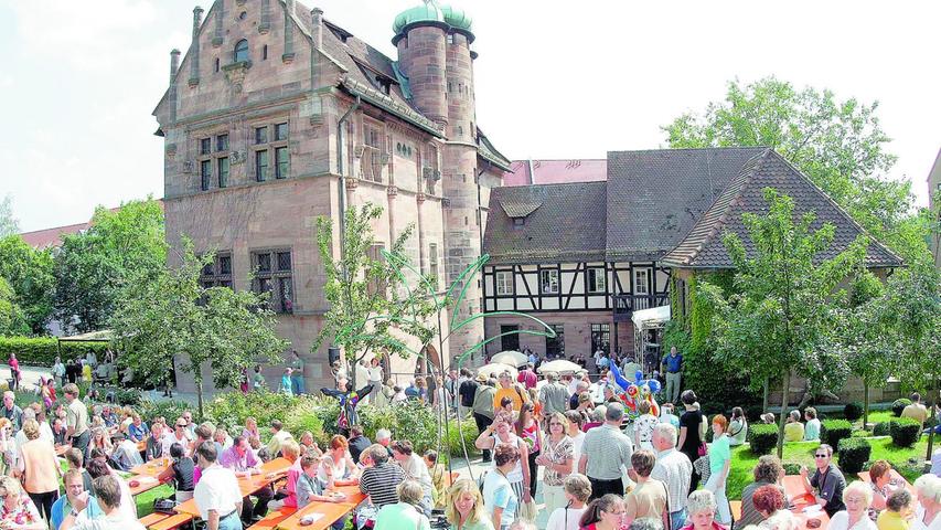 Zahlreiche Besucher kamen zum „Grenzenlos-Festival“ ins Tucherschloss.