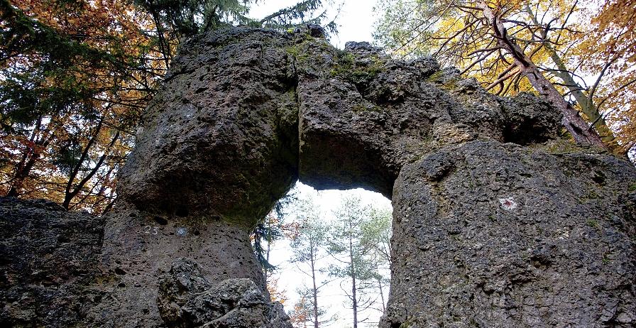 Dieser Felsbogen heißt "Noristörl". Weitere Bilder von der Wanderung im Internet unter www.nz.de/blogs/lieb.