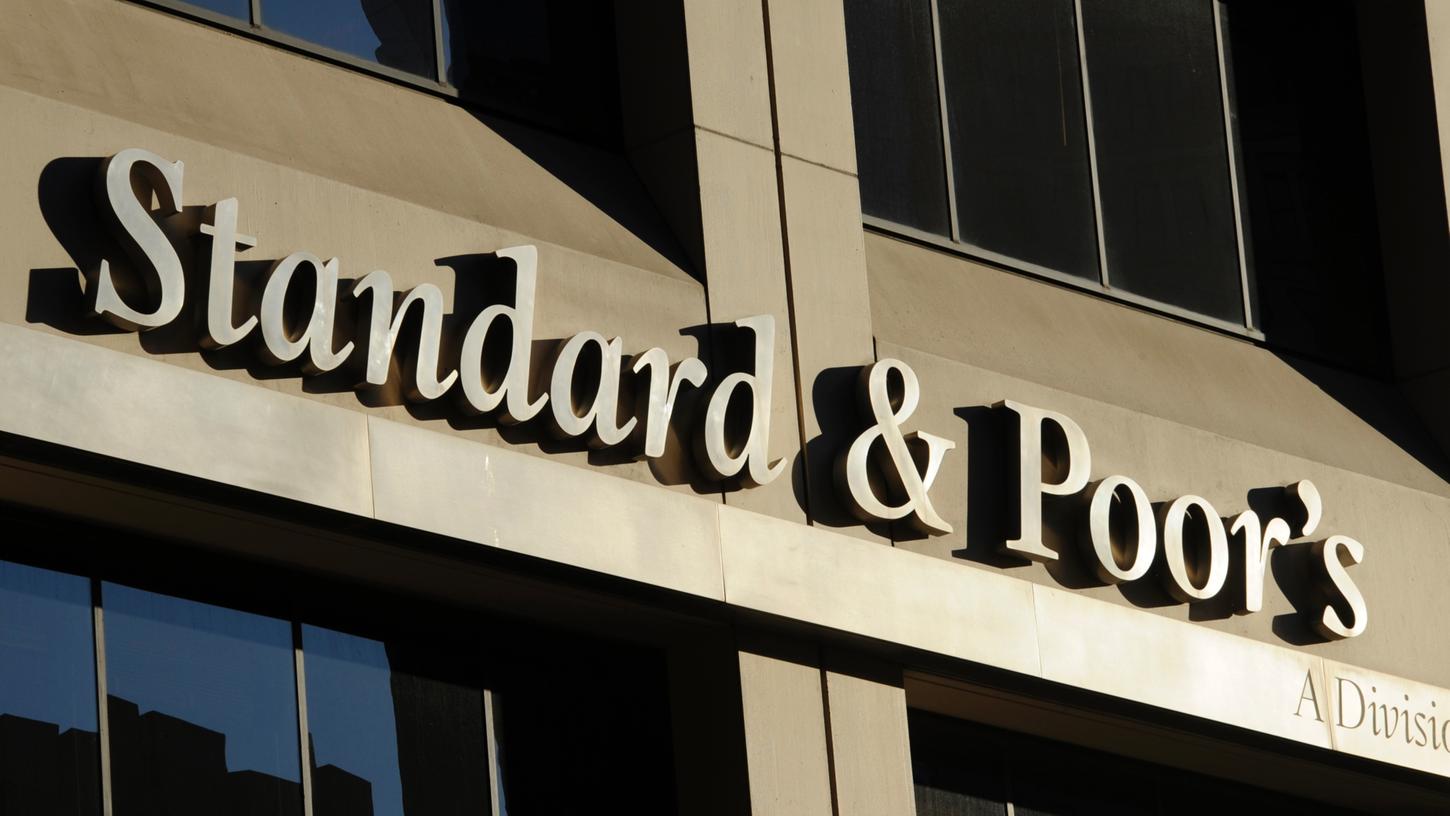 Ihr unterlief der verheerende Fehler: der Ratingagentur Standard and Poor's. Ihr unterlief der verheerende Fehler: der Ratingagentur Standard and Poor's.