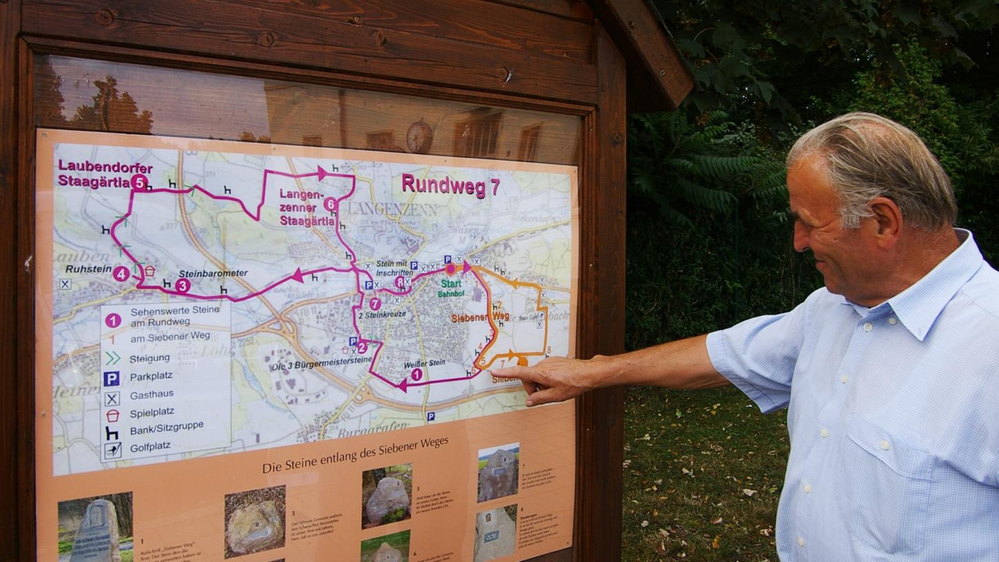 Wandern zu steinernen Zeugen 