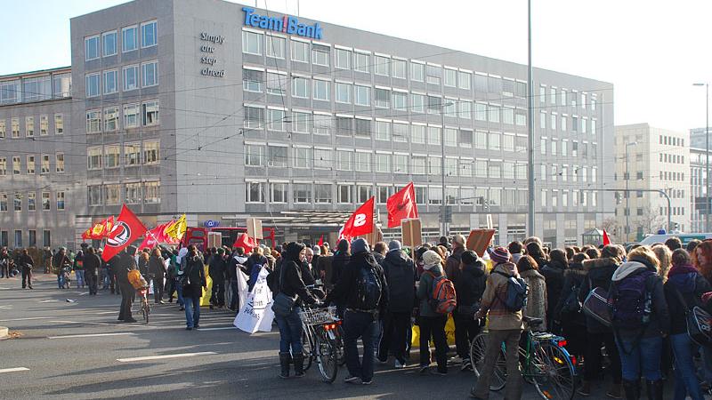 Ihr Weg führte die Demonstrierenden über den Rathenauplatz und an mehreren Schulen vorbei in Richtung Südstadt.