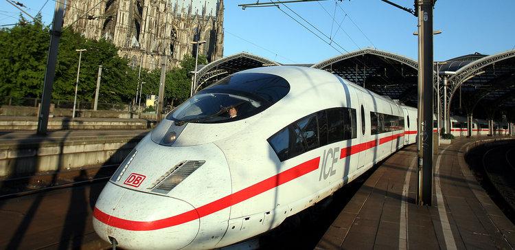 Bei dem tragischen Vorfall am Kölner Hauptbahnhof hat ein junger Club-Fan einen Arm verloren.