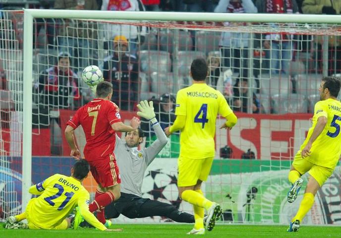 Schon im vorletzten Gruppenspiel gegen den FC Villareal machten die Bayern den Achtelfinal-Einzug und den Gruppensieg perfekt. Mit einem schönen Lupfer besorgte Franck Ribéry nach drei Minuten das 1:0, in der 69. Minute machte er den 3:1-Endstand klar.