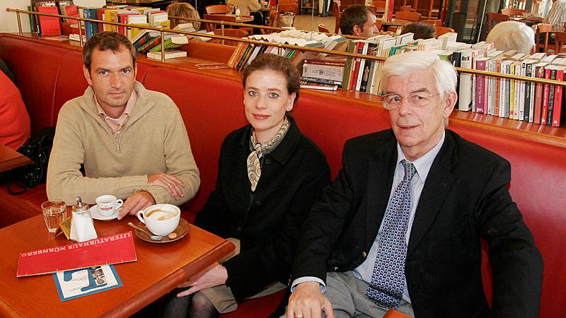 Warten auf lesefreudige Gäste: Manfred Boos, Sabine Zeitler und Robert Russ (von rechts nach links) vom Verein Literaturhaus.