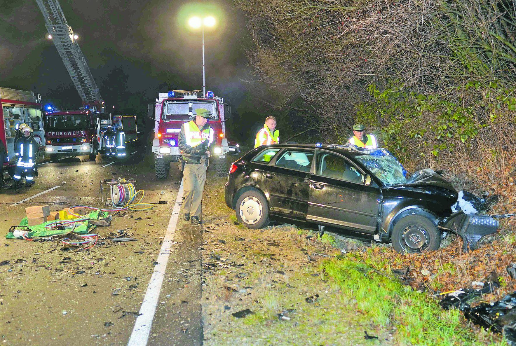 Schrecklicher Unfall Auf Der B 8: Vier Tote, Vier Verletzte | Nordbayern