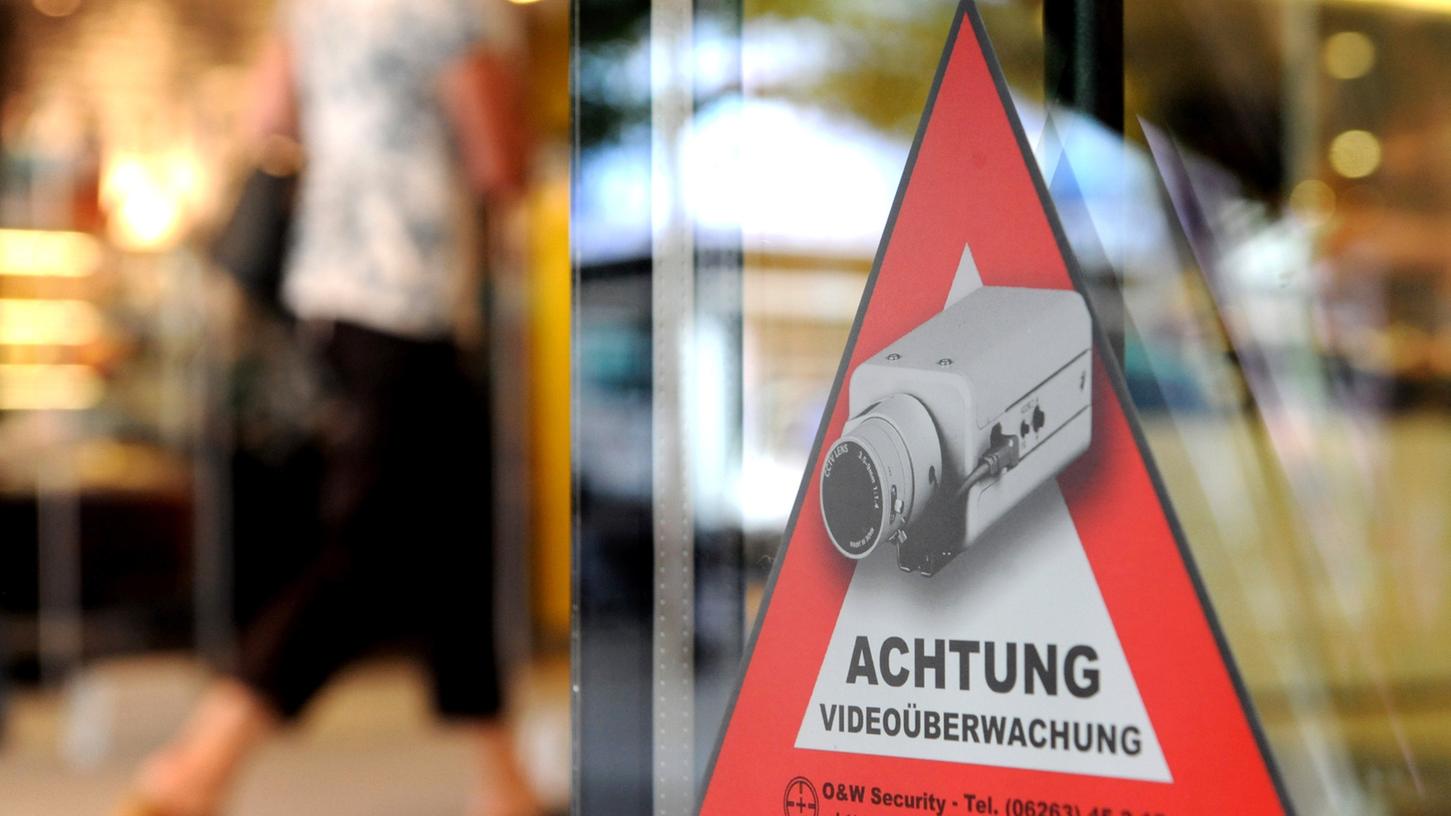 Mädchen klauen Waren im Wert von fast 4000 Euro in Nürnberger Einkaufszentrum Mädchen klauen Waren im Wert von fast 4000 Euro in Nürnberger Einkaufszentrum
