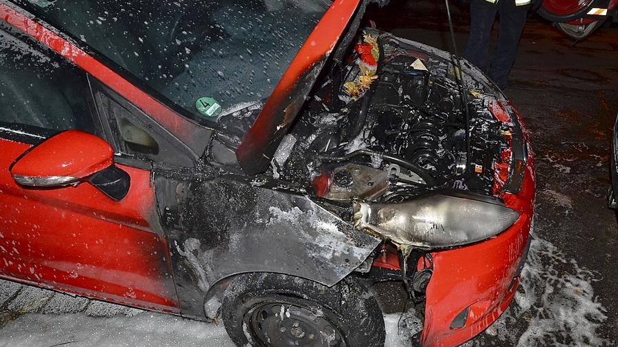 Brandanschlag auf ein Auto: Belohnung ausgesetzt