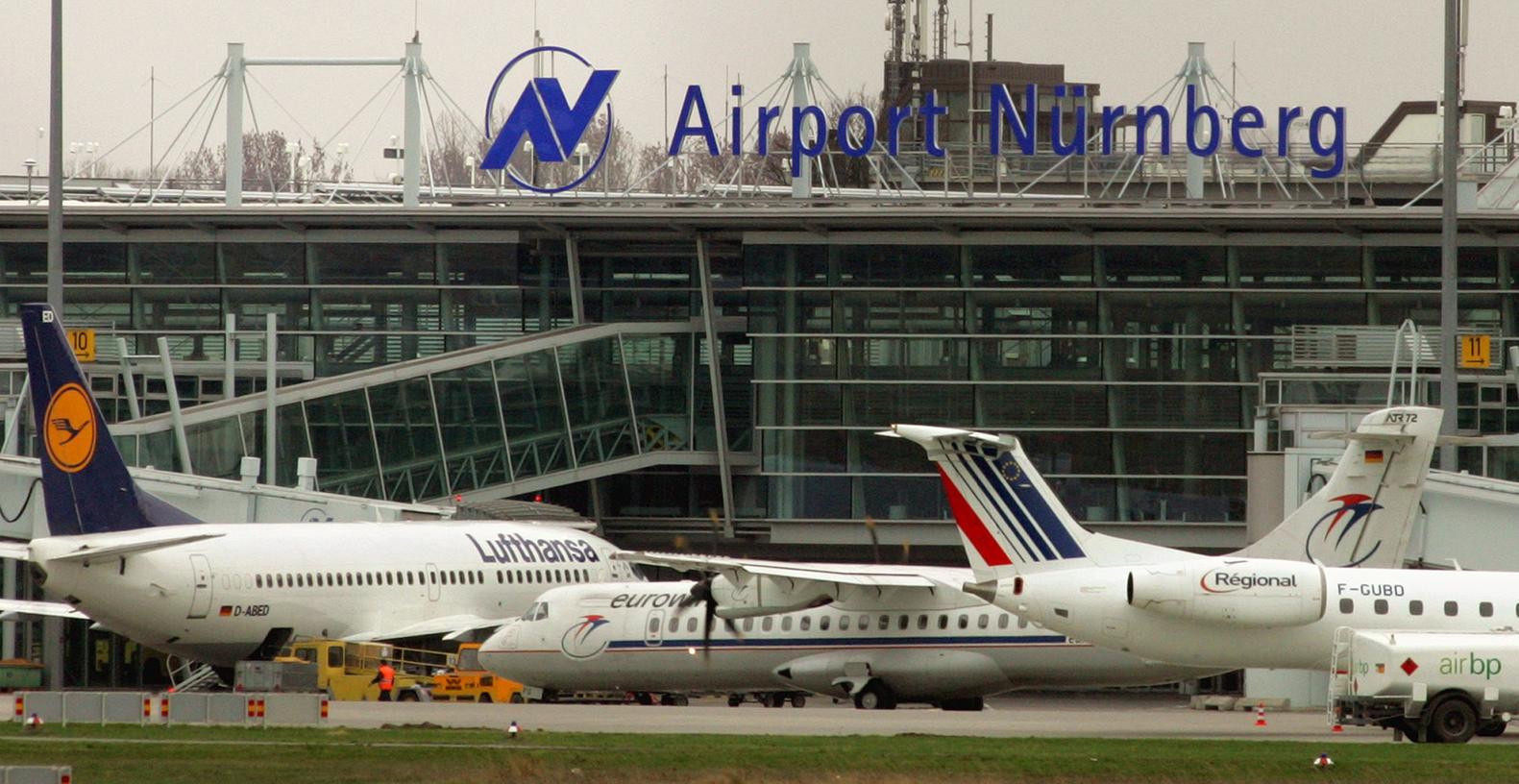 In Nürn­berg wurden alle An- und Abflüge von und nach Frankfurt und je ein An- und Abflug von und nach München abgesagt.