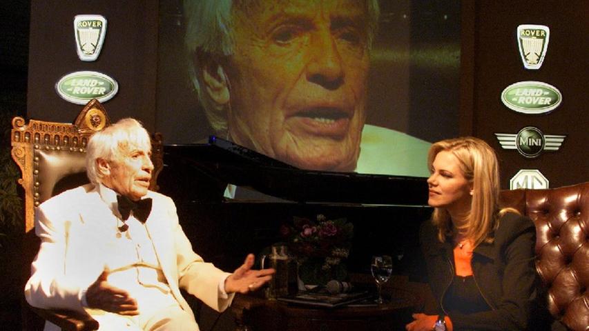 In Nürnberg plauderte Johannes Heesters 1999 mit der jungen Moderatorin Nina Ruge auf einer Neuwagenvorstellung von Rover.