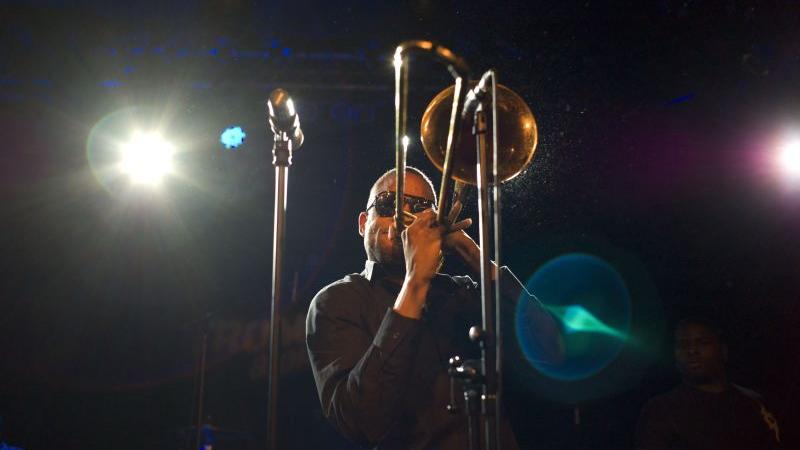 Etwas für die Ohren und die Augen: Trombone Shorty verzückte sein Publikum in Erlangen.