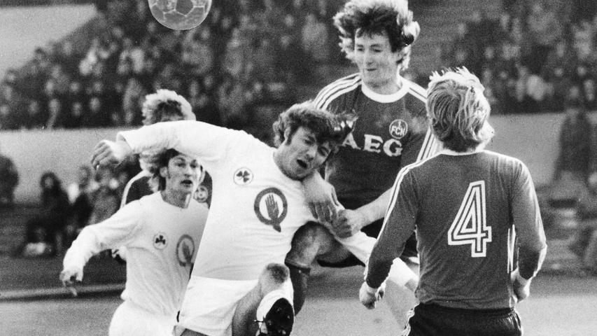 Auch im März 1976 kreuzten die Rivalen in der 2. Bundesliga Süd die Klingen. Nürnbergs Stocker schraubte sich höher als SpVgg-Akteur Hilkes, der FCN das Ergebnis durch Angreifer Meininger keine 60 Sekunden nach Anpfiff auf 1:0.