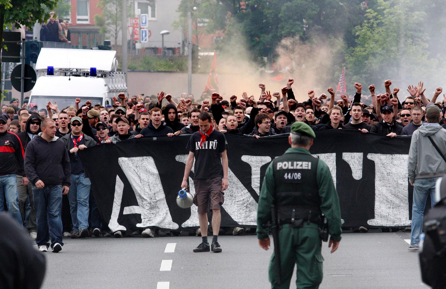 In der Rückrunde wurde von Club-Anhängern der "Marsch durch Fürth" neu aufgelegt. Auch im Internet wurde dafür fleißig die Werbetrommel gerührt. Die Polizei war diesmal jedoch vorbereitet. Der wenig freundschaftliche Stadtspaziergang wurde um die Innenstadt geleitet. Schwerwiegende Negativ-Vorkomnisse blieben angesichts der deutlich verstärkten Sicherheitsmaßnahmen dadurch aus.