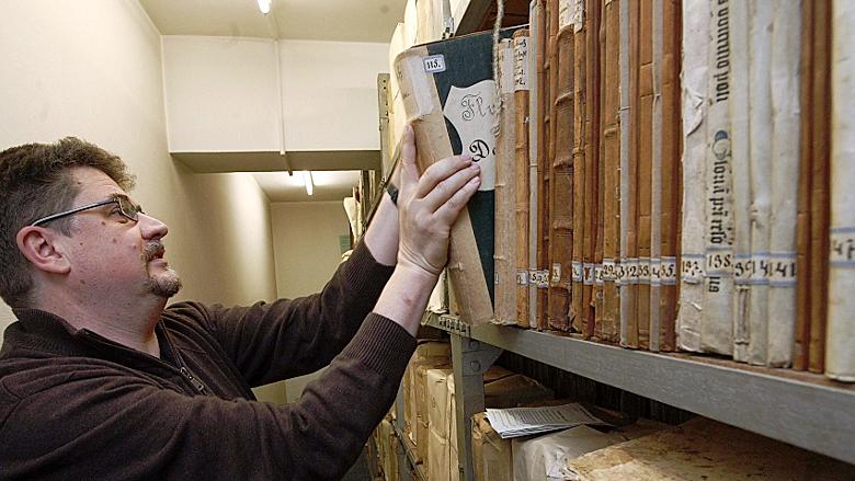 Für den Historiker Daniel Burger ist das Archiv der Schwarzenbergs ein Schatz, der erst noch gehoben werden muss.