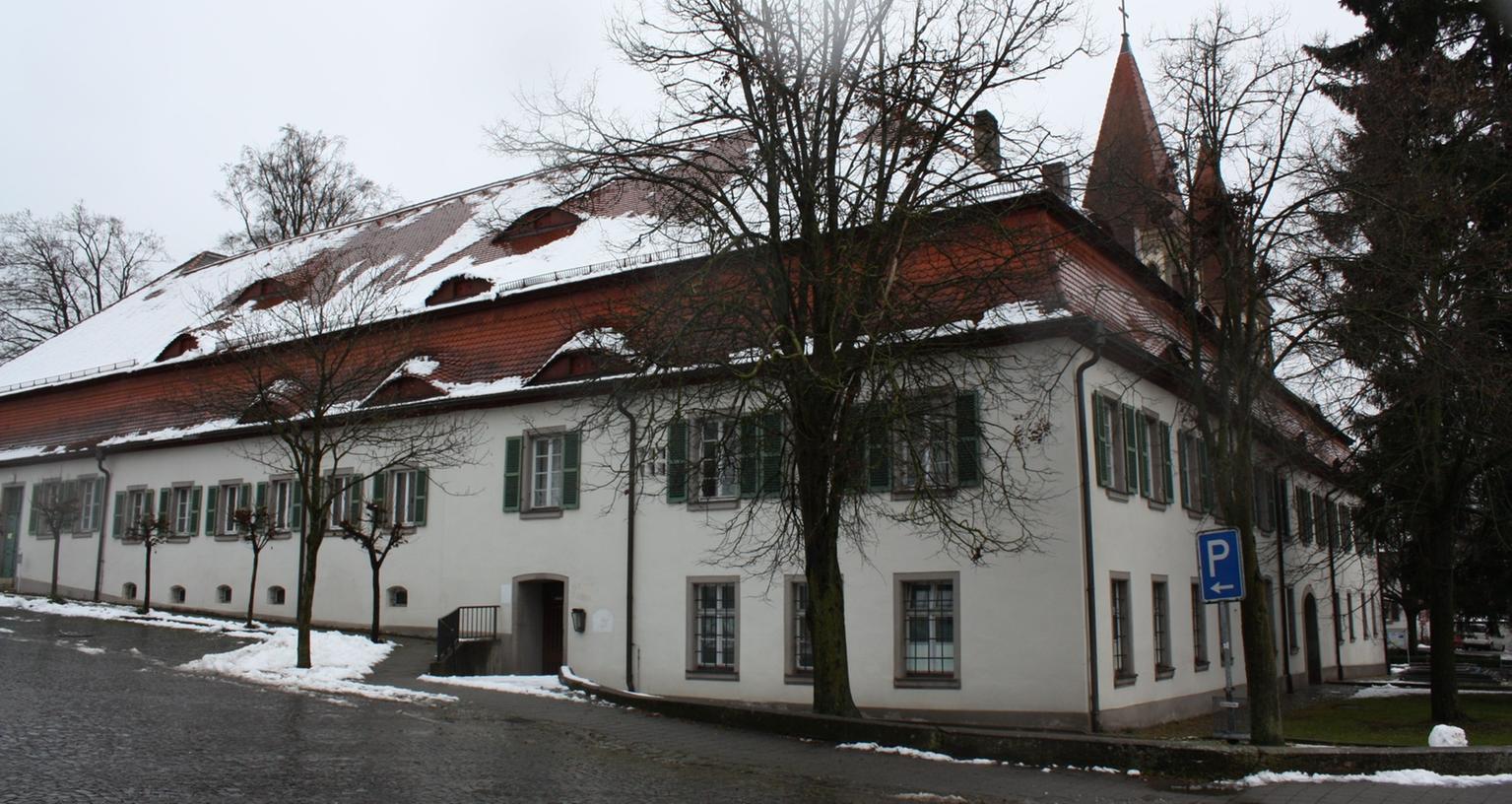 Zankapfel Kloster Heidenheim: Der Streit um das ehemalige Bene­diktiner- Kloster im Landkreis Wei­ßenburg- Gunzenhausen kulminiert am Sonntag in einem Bür­gerentscheid.