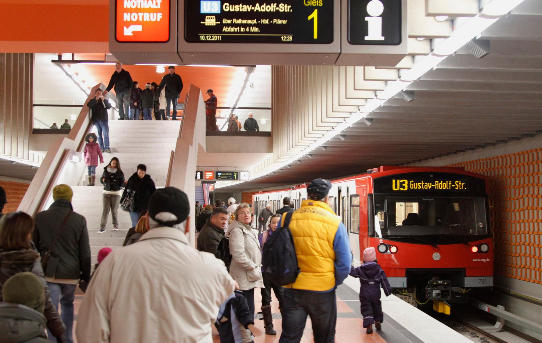 Seit 14. Juni 2007 wurde am U-Bahnhof gearbeitet. Im Dezember 2011 konnte dann die Haltestelle Friedrich-Ebert-Platz eröffnet werden. Voraussichtlich im Jahr 2016 soll die Strecke bis zum Bahnhof Nordwestring reichen.